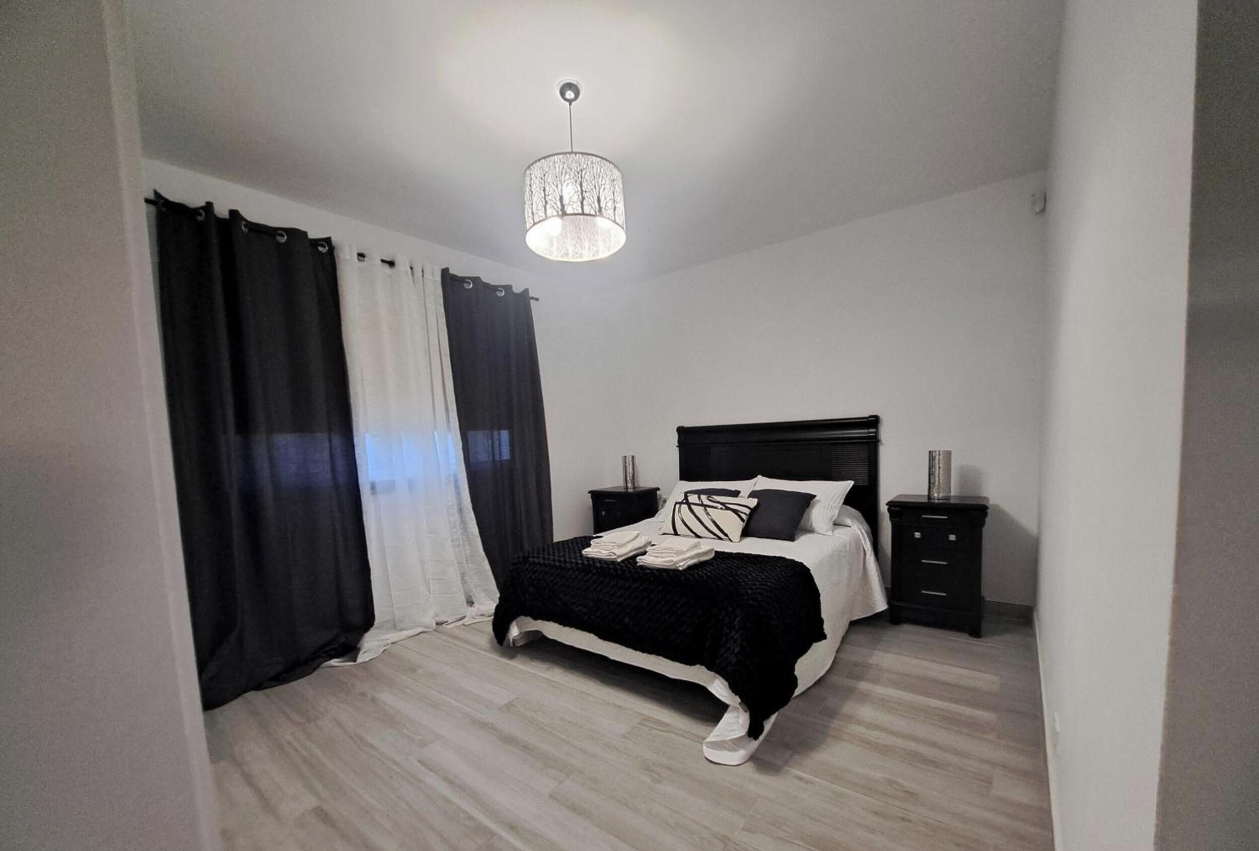 3 chambres, fer et planche à repasser, Wi-Fi gratuit, draps fournis