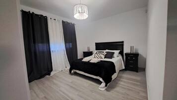 3 chambres, fer et planche à repasser, Wi-Fi gratuit, draps fournis