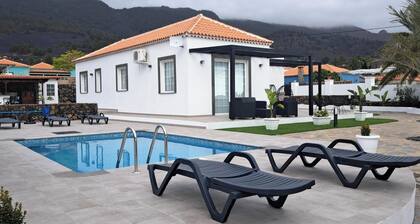 Appartement 'Amalava' avec vue sur la mer, Wi-Fi et climatisation