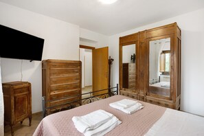 2 bedrooms, free WiFi, bed sheets