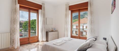 2 quartos, Wi-Fi de cortesia, roupa de cama