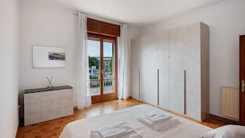 3 bedrooms, free WiFi, bed sheets
