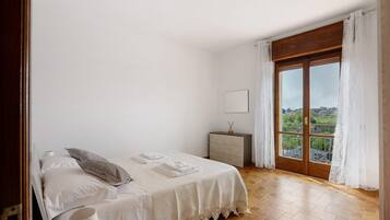 3 bedrooms, free WiFi, bed sheets