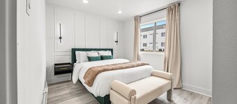 Downtown Luxury Retreat -- Sofa bed + Bart cart + Towel Warmer + Washer/Dryer