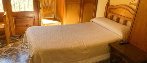 1 bedroom, free WiFi, bed sheets