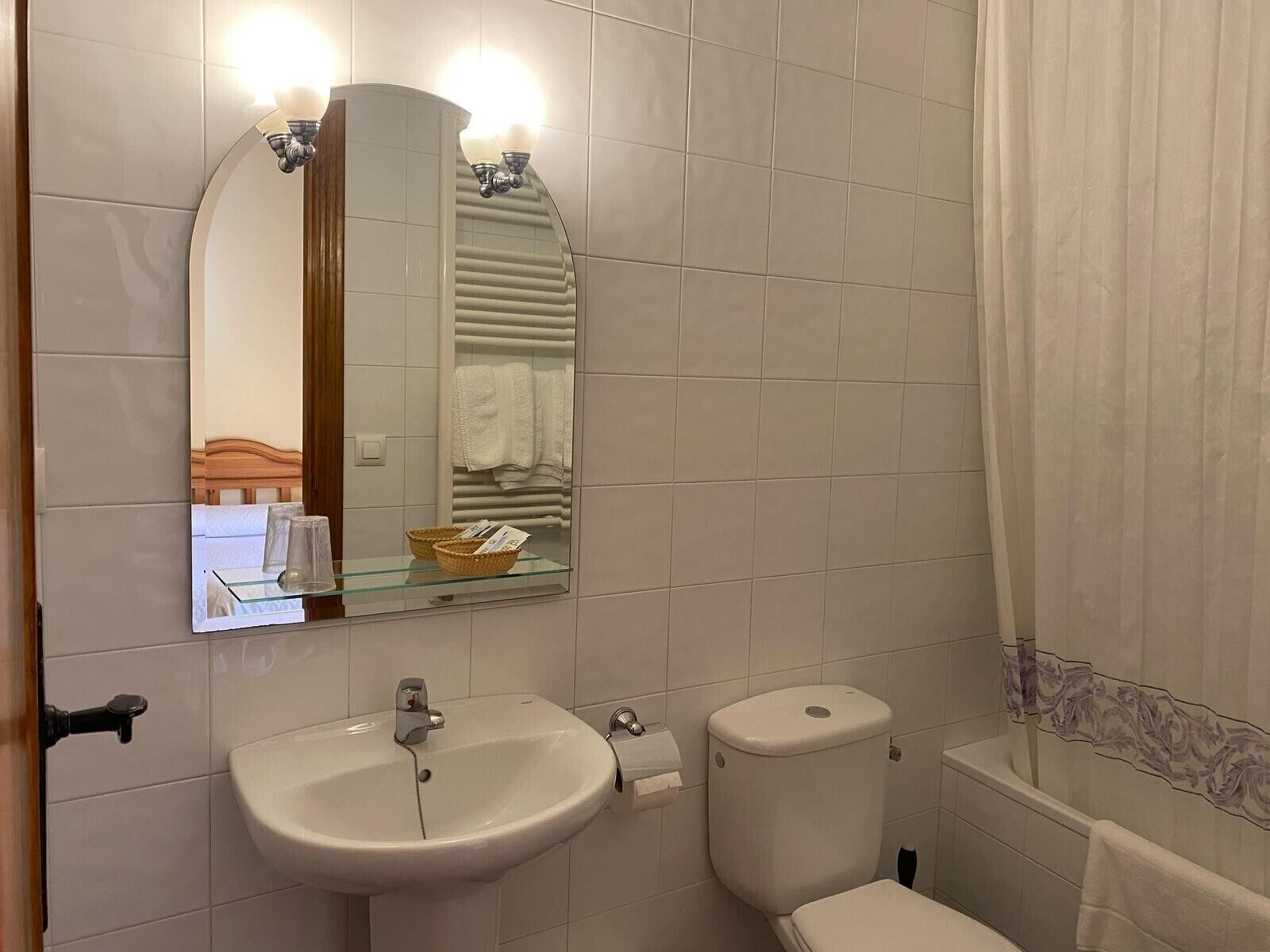 Douche, serviettes fournies