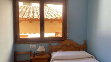 1 bedroom, free WiFi, bed sheets