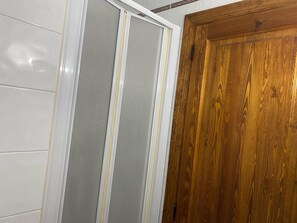 Interior - Room 'Individual' with Wi-Fi (Villarluengo)