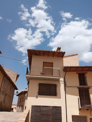 Exterior - Room 'Individual' with Wi-Fi (Villarluengo)