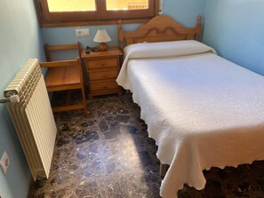 1 bedroom, free WiFi, bed sheets - Room 'Individual' with Wi-Fi (Villarluengo)