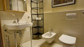 Doccia, asciugacapelli, asciugamani