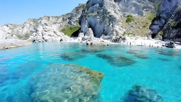 Una spiaggia nelle vicinanze