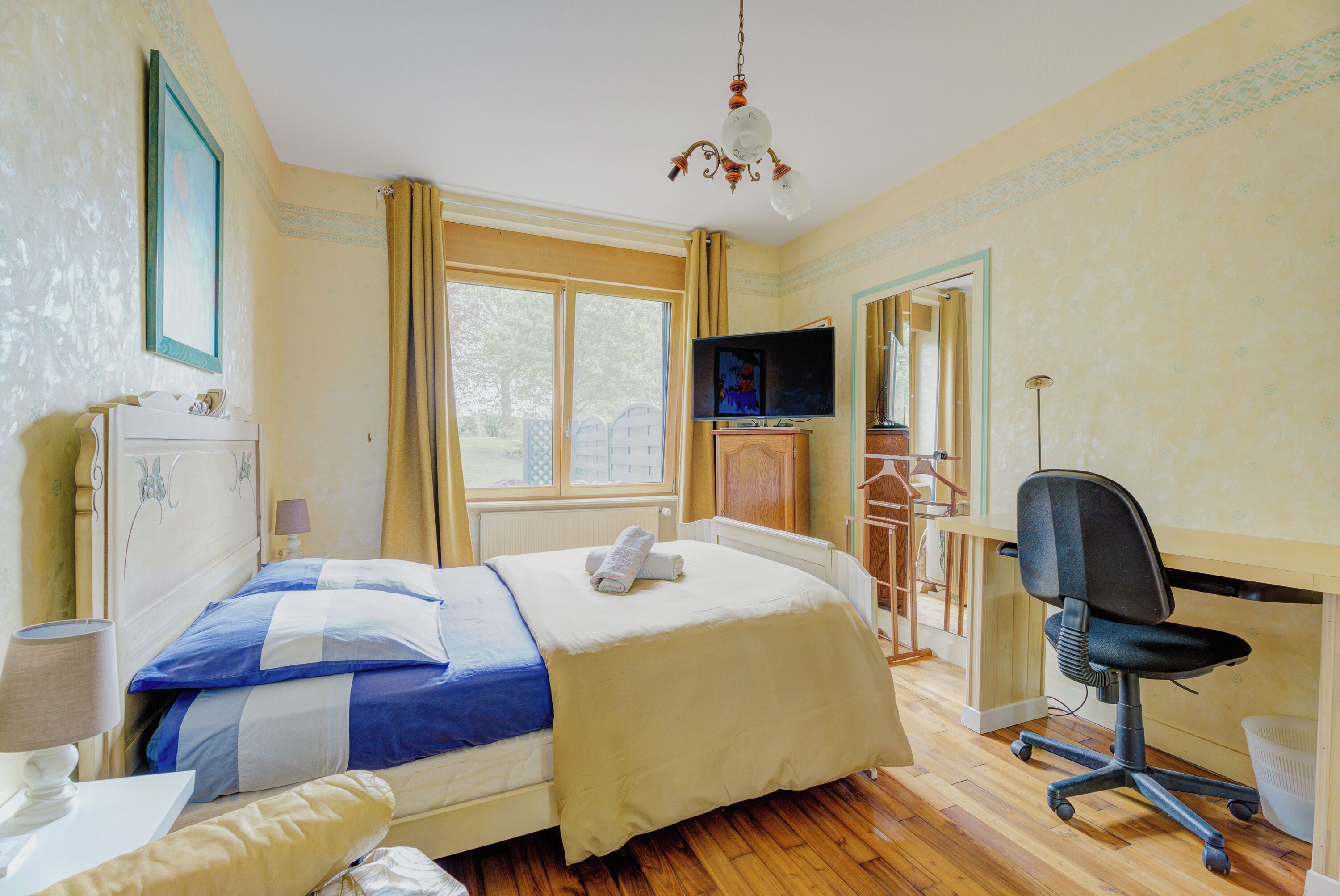 1 habitación, tabla de planchar con plancha, wifi gratis y ropa de cama 