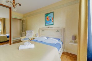 1 bedroom, iron/ironing board, free WiFi, bed sheets - Holiday Home 'La Maison De La Rebergère' with Shared Terrace, Shared Garden and Wi-Fi (Javené)