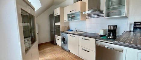 Frigorifero, microonde, forno, lavastoviglie