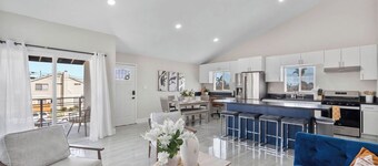 Charming Newly Remodeled 2-bedroom with Balcony in fantastic Huntington Beach