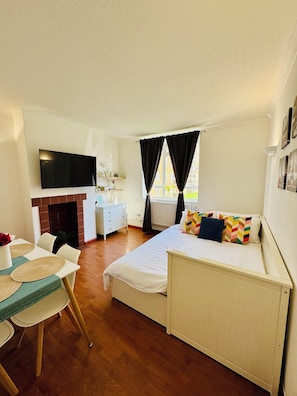 1 chambre, fer et planche à repasser, lit parapluie, Wi-Fi gratuit