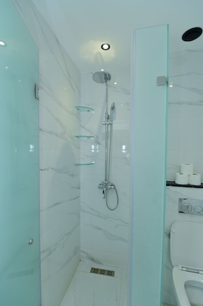 Bruser, håndklæder, Sæbe, Toiletpapir