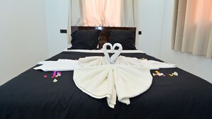 A hotel room with a neatly made bed, a headboard, and a window with curtains. - 12 min to Majorelle 2BR Oasis AC & Free Parking (Marrakesh)