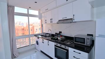 Refrigerador, microondas, horno, cafetera/tetera