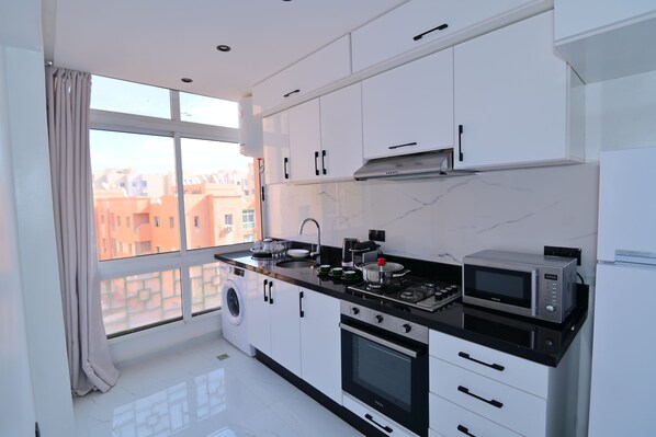 Fridge, microwave, oven, coffee/tea maker