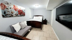 6 Schlafzimmer, Bügeleisen/Bügelbrett, Reisekinderbett, WLAN