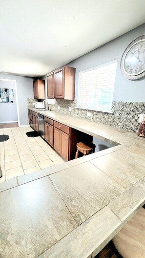 電子レンジ、オーブン、コンロ、食器洗い機