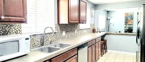 Mikrowelle, Ofen, Herdplatte, Geschirrspüler