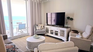 Smart-TV, Tischfußball, Tischtennisplatte