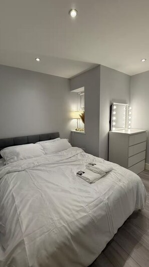 1 chambre, fer et planche à repasser, Wi-Fi, draps fournis