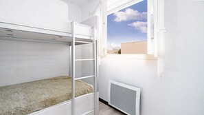 1 habitación, tabla de planchar con plancha y wifi gratis 