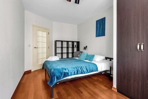 2 habitaciones, tabla de planchar con plancha, wifi y ropa de cama