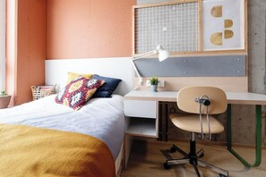 Escritorio, wifi, ropa de cama