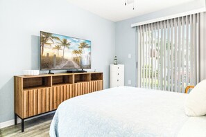 1 habitación, tabla de planchar con plancha y cuna de viaje 