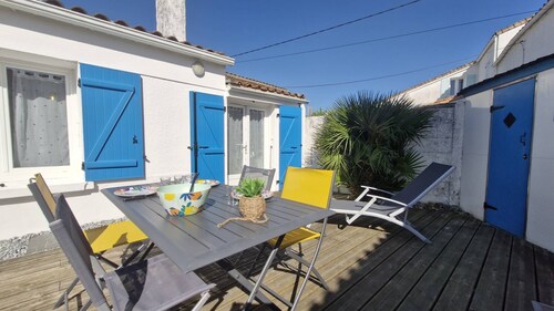 Saint Palais sur Mer - CLOSE TO THE LAKE for this small SEMI-DETACHED HOUSE - WIFI