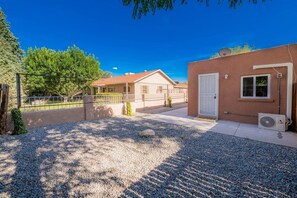 Property grounds - Casita Osuna A - 1 bedroom (Los Ranchos de Albuquerque)