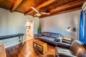 TV - Casita Osuna A - 1 bedroom (Los Ranchos de Albuquerque)