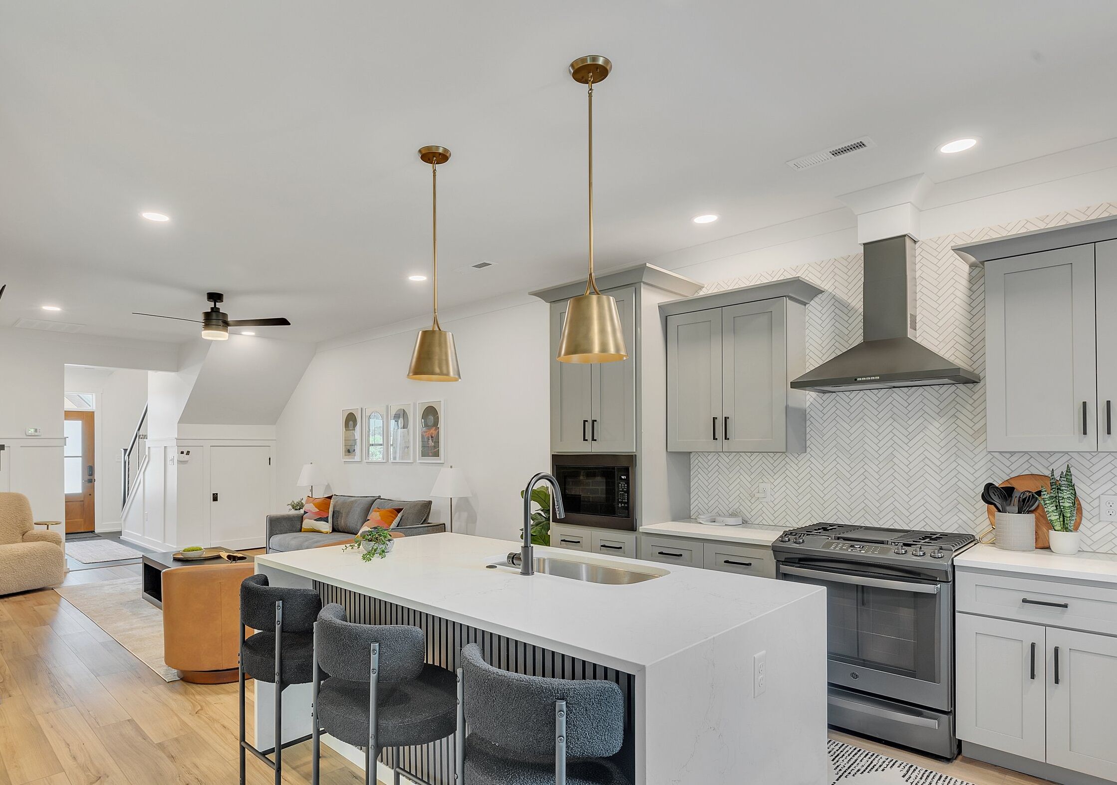 冰箱、微波炉、烤箱、炉灶