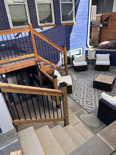 "Diamond In DC" Cozy English Basement Unit in Central Historic DC Neighborhood!