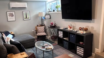 Una Smart TV, libros