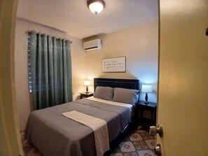 2 habitaciones, escritorio, tabla de planchar con plancha y wifi gratis 