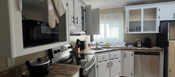 3 bedroom, 2 bathroom across from Walmart, 5 minutes to the airport & hospital.