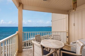 Property grounds - Sea Village Oceanfront ground floor unit (Kailua Kona)