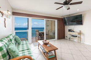 Smart TV - Sea Village Oceanfront ground floor unit (Kailua Kona)