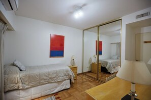 2 chambres, fer et planche à repasser, Wi-Fi, draps fournis