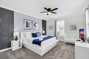 5 slaapkamers, een bureau, reisbedje, wifi