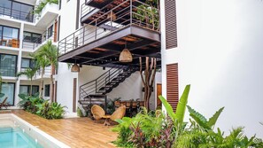 Outdoor pool, open 9:00 AM to 8:00 PM, pool loungers - Luxury Villas Jardín Caracol (Tulum)