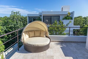 Vila superluxo, piscina particular, vista para a piscina | Terraço/pátio