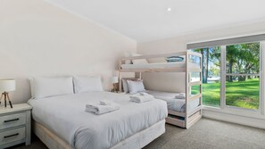 4 bedrooms, bed sheets