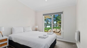 4 bedrooms, bed sheets